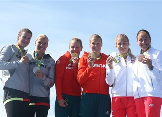 podio women K2 500m